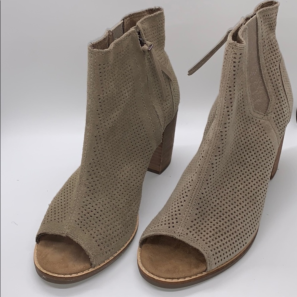 Toms open toe bootie shoes size US 8.5